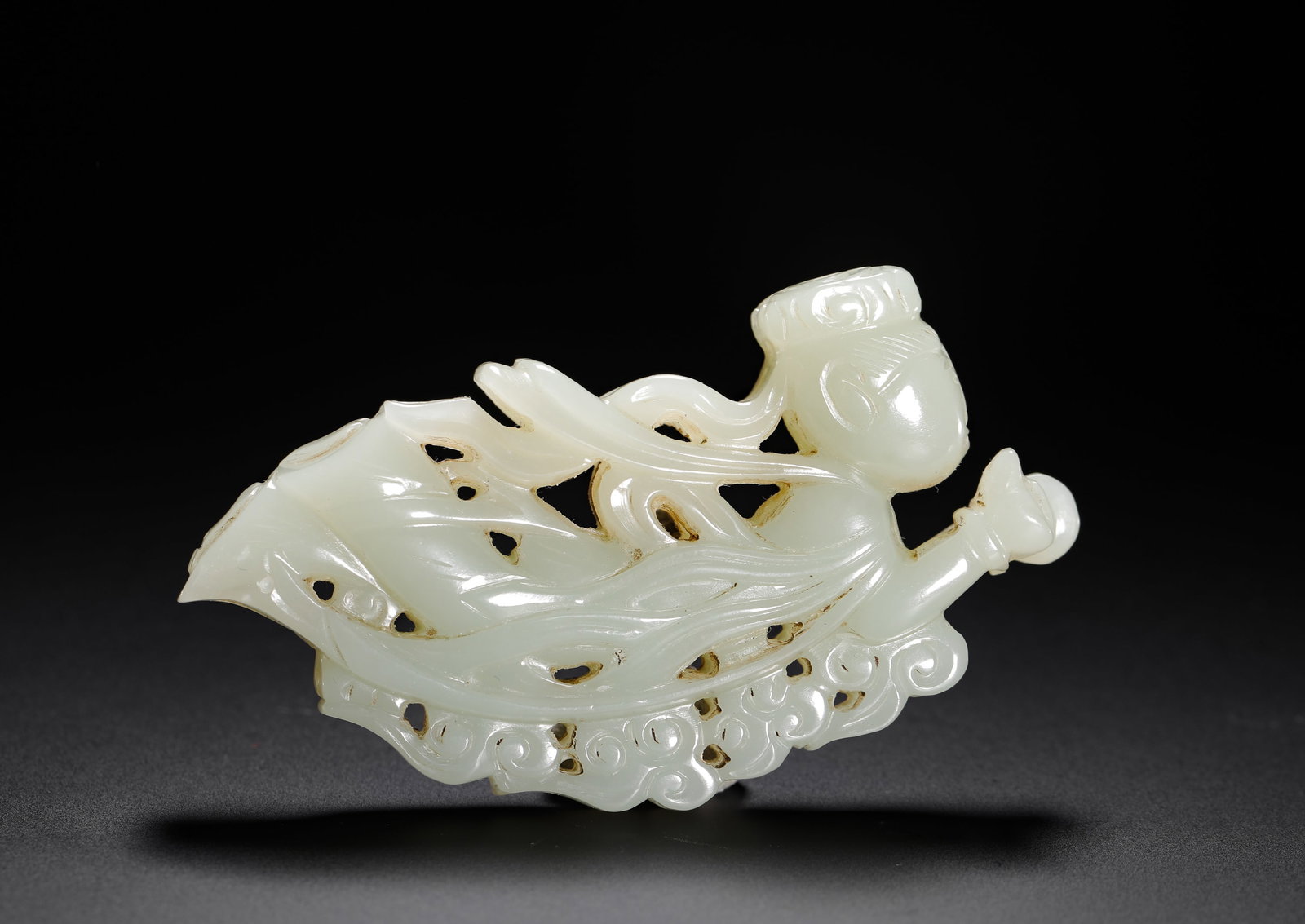 TANG DYNASTY HETIAN JADE FLYING PENDANT (1 of 9)
