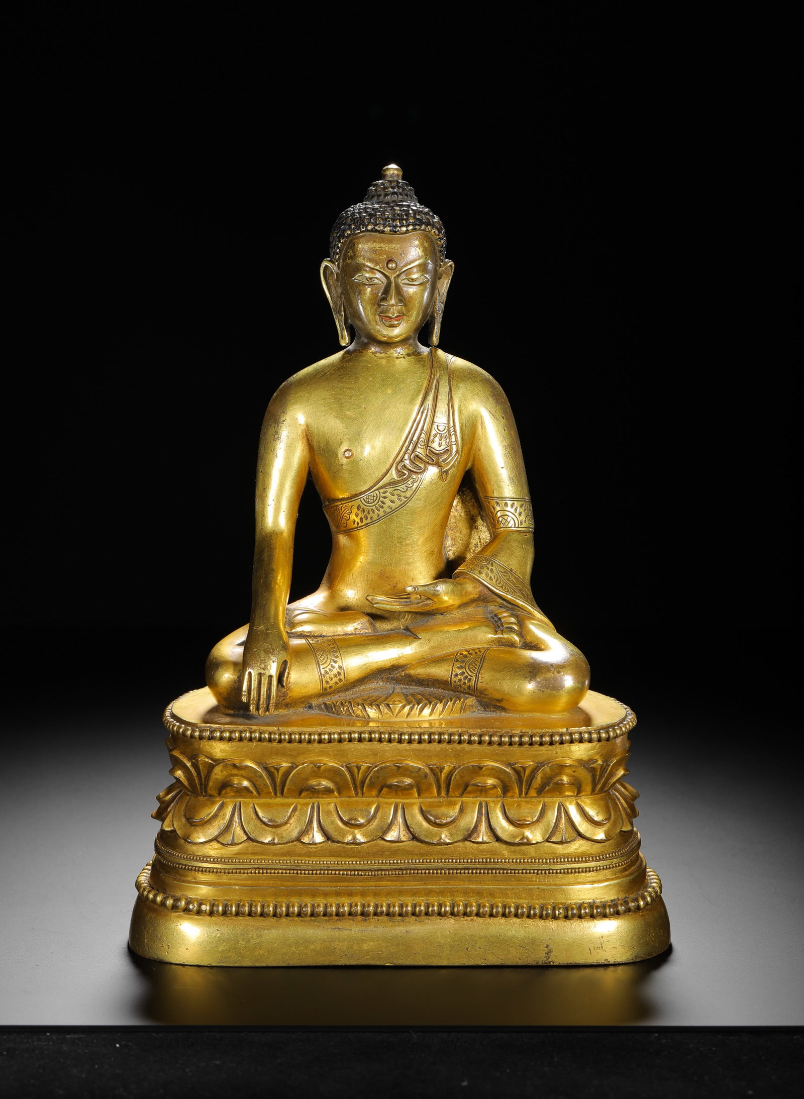 A GILDED BRONZE SEATED STATUE OF SAKYAMUNI BUDDHA FROM THE QING DYNASTY (1 of 14)