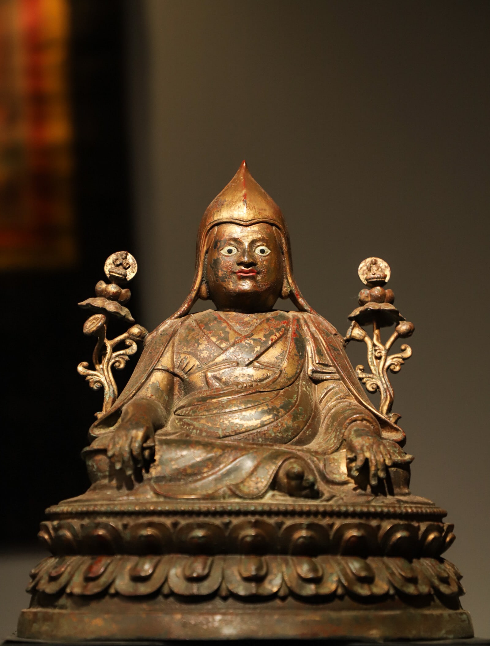 A GILDED BRONZE STATUE OF TSONGKHAPA FROM THE MING DYNASTY: H:27cm(10.63in)L:25cm(9.84in)W:18cm(7.09in).Weight:4700g(10.36lb)With accurate facial carving, smooth robe details and solid heavy body, it is a top-grade masterpiece of Ming Dynasty Tibetan Buddhist 