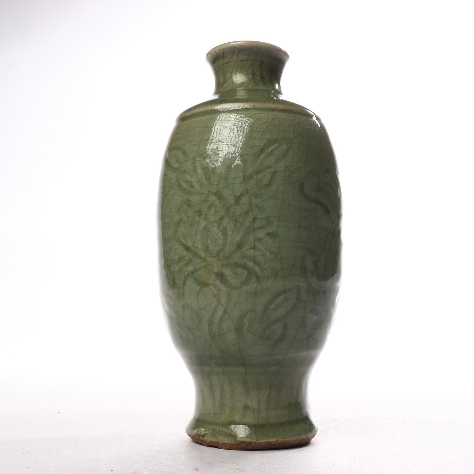 Longquan plum vase with peony pattern in Ming Dynasty: Longquan plum vase with peony pattern in Ming Dynasty 明代龙泉牡丹纹梅瓶; Dimension: H21CM Diam9CM