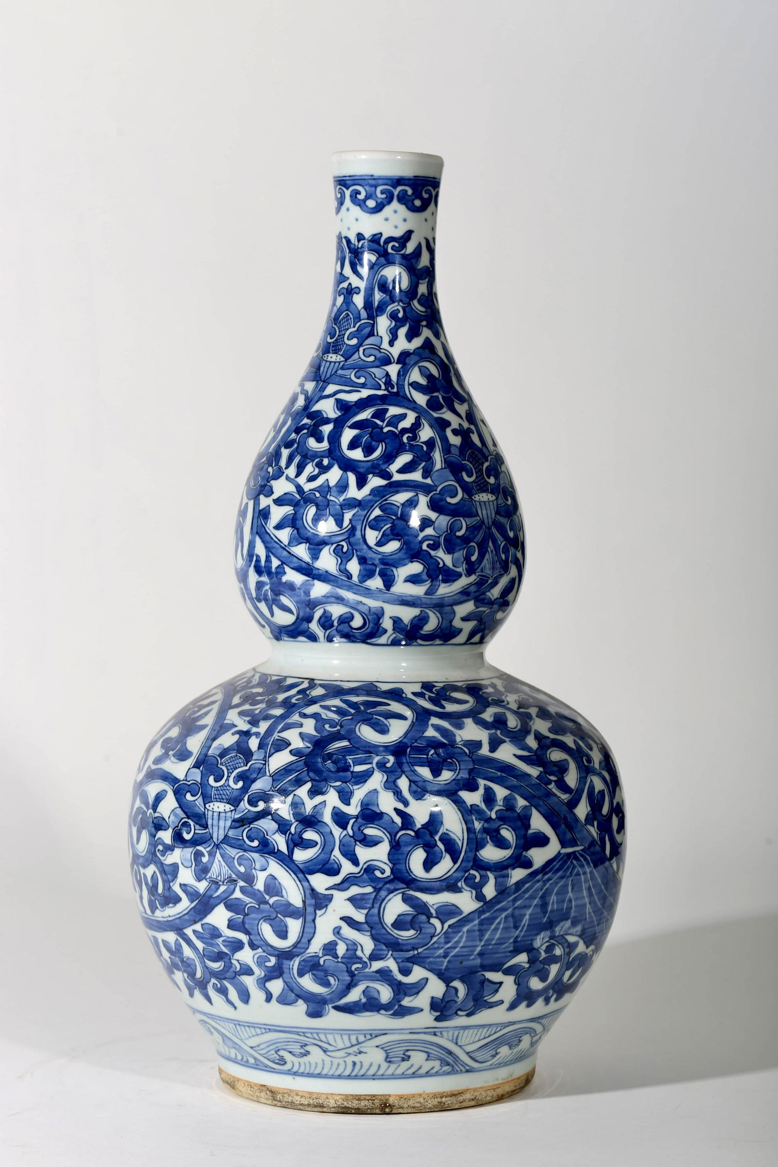 Mid Qing Dynasty blue and white lotus flower decorative (1 of 8)
