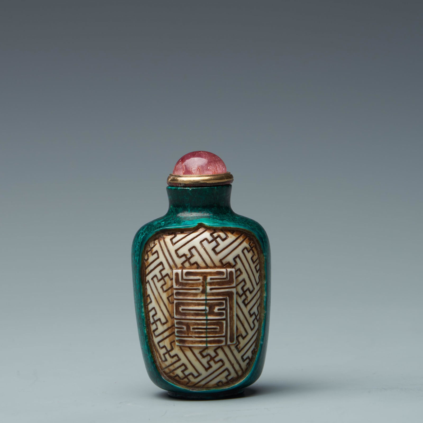 Qing Dynasty precious material snuff bottle (1 of 7)