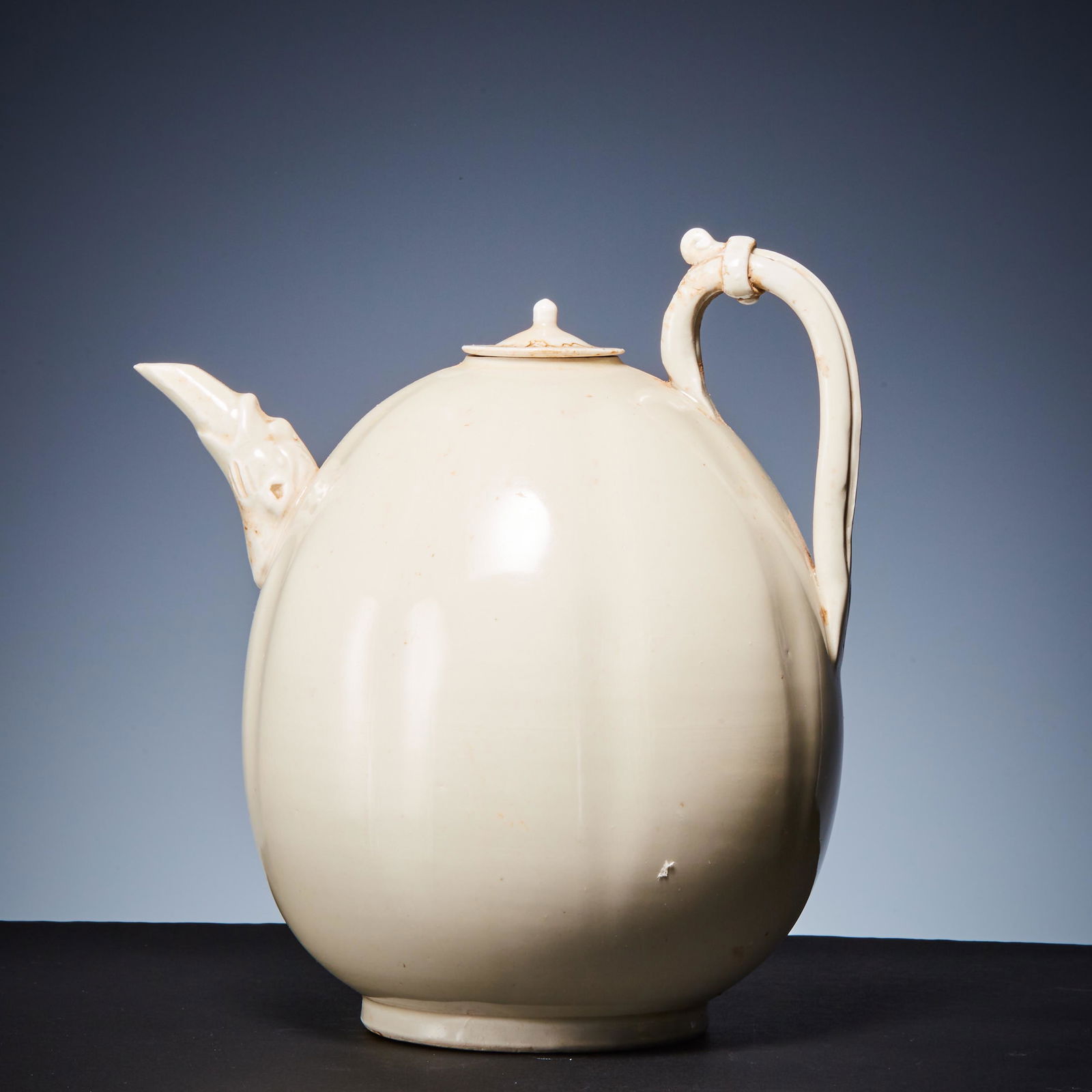 Ding kiln holding pot in Song Dynasty (1 of 6)