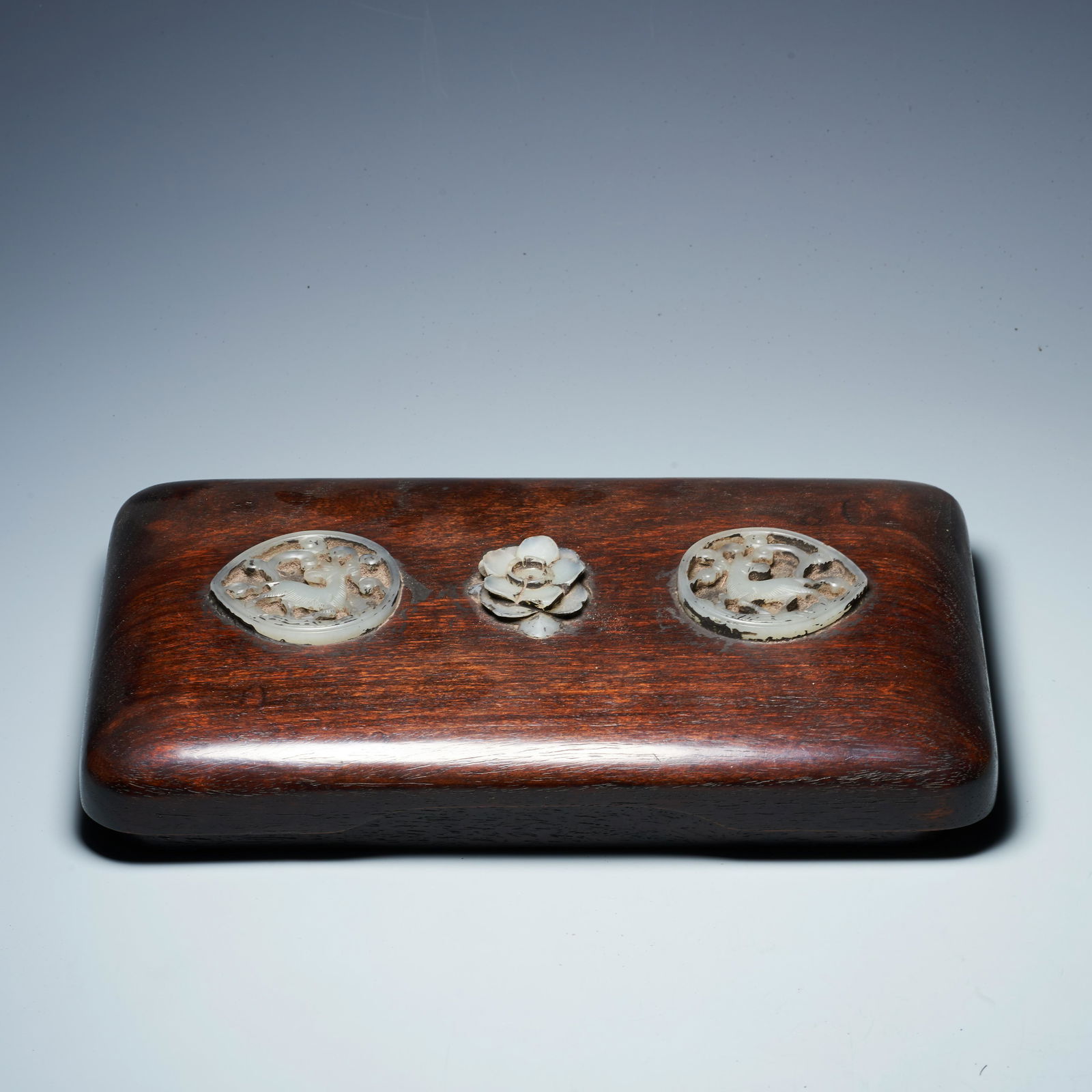 Qing Dynasty red sandalwood inlaid autumn jade pencil (1 of 7)