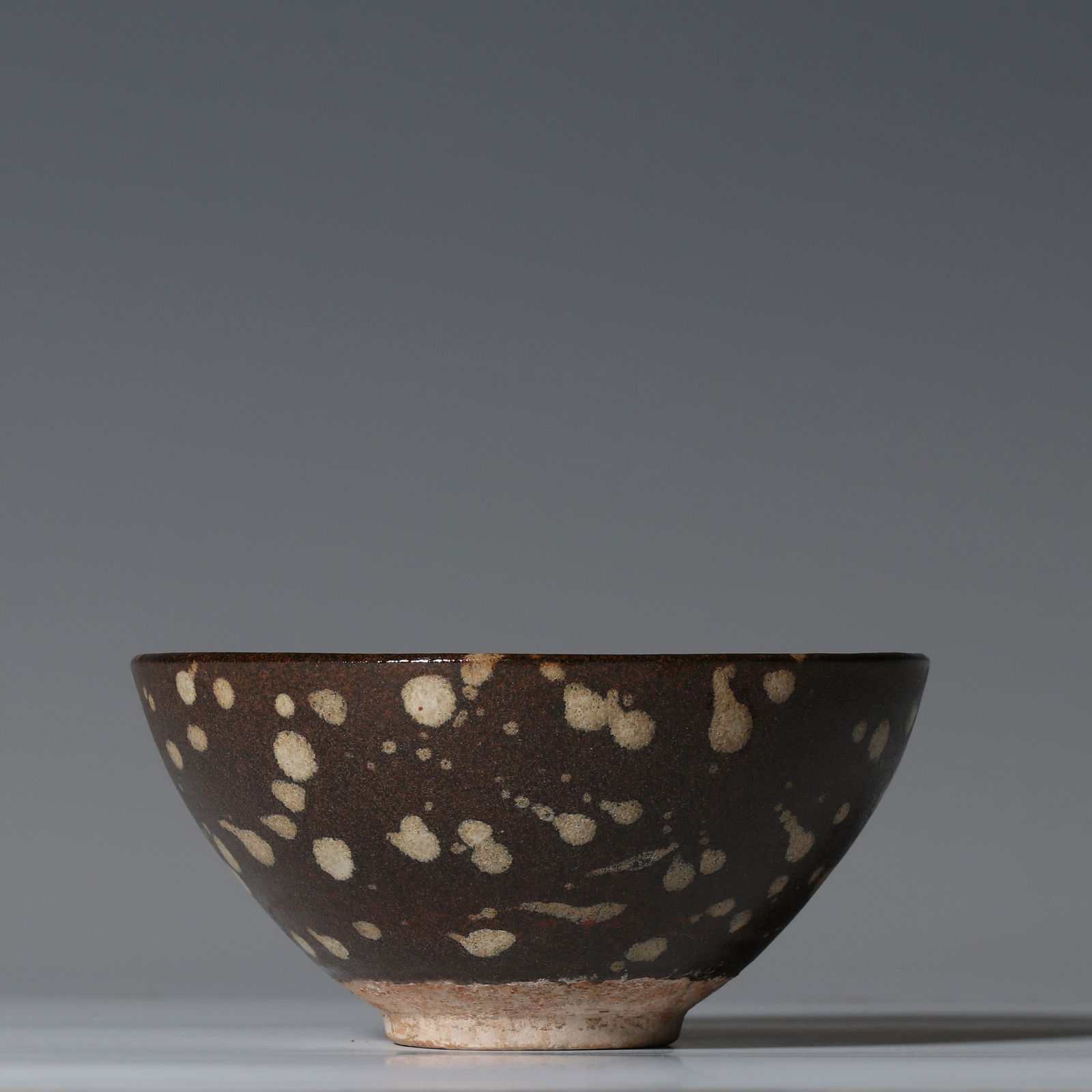 Flower glazed tea lamp in Jizhou kiln in Song Dynasty. (1 of 6)