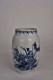 Ming dynasty, blue and white pot: Ming dynasty, blue and white pot 明末，青花罐 Dimensions: H,20.5cm