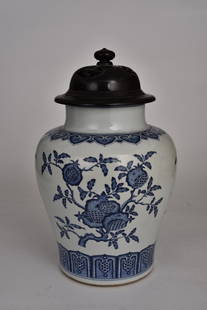 Qing, blue and white general tank: Qing, blue and white general tank 清，青花将军罐 Dimensions: 罐H,33cm 连盖42cm