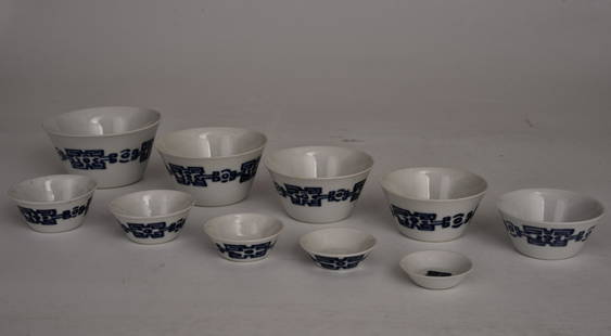 Clear, blue and white cups: Clear, blue and white cups 清，青花套杯 Dimensions: W,10.7cm—4.8cm