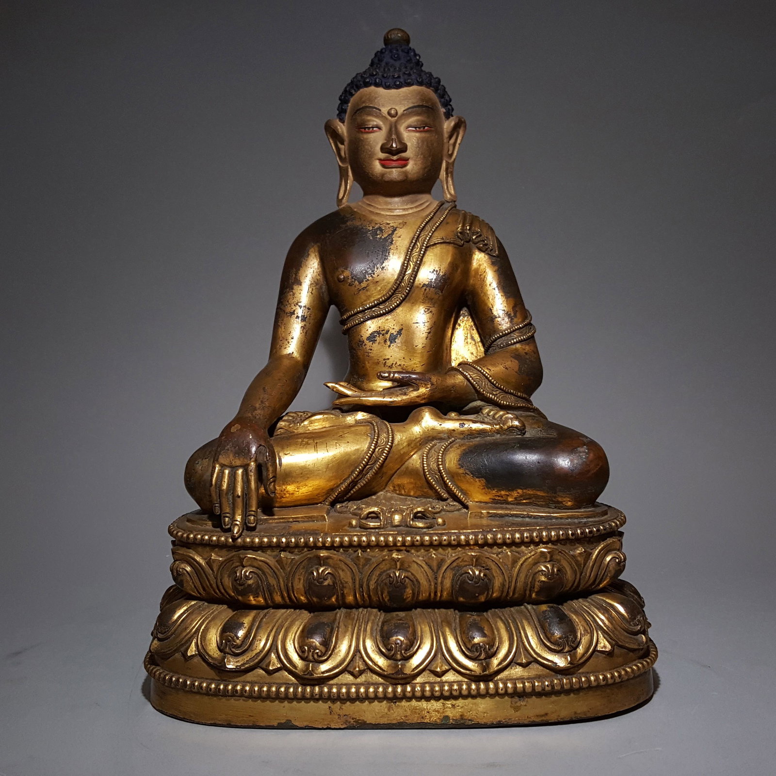 A MING DYNASTY BRONZE GILDED ORIENTAL IMMOVABLE BUDDHA: H:24cm W:17cm