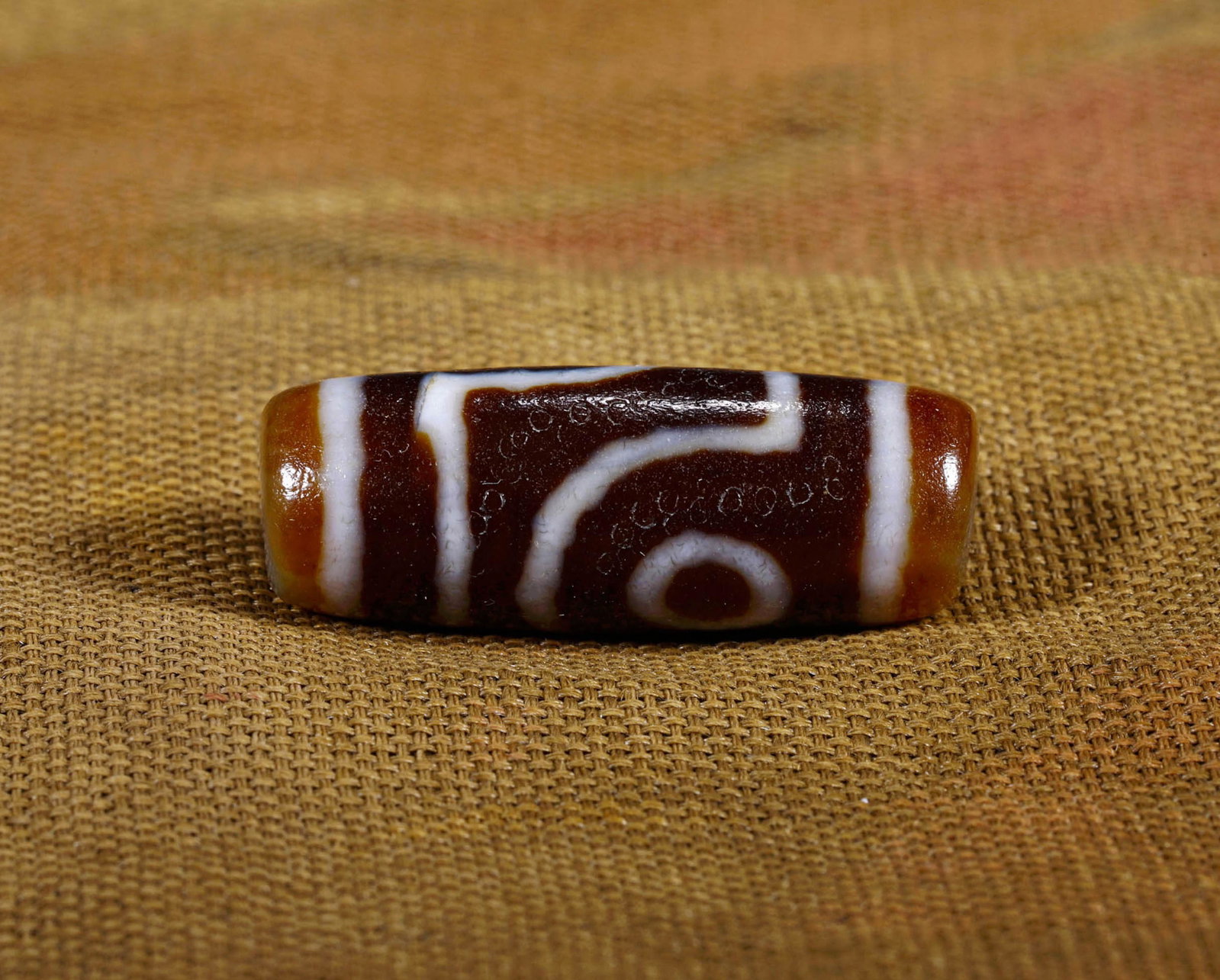 A HAN DYNASTY PURE DZI: A HAN DYNASTY PURE DZI L:3CM