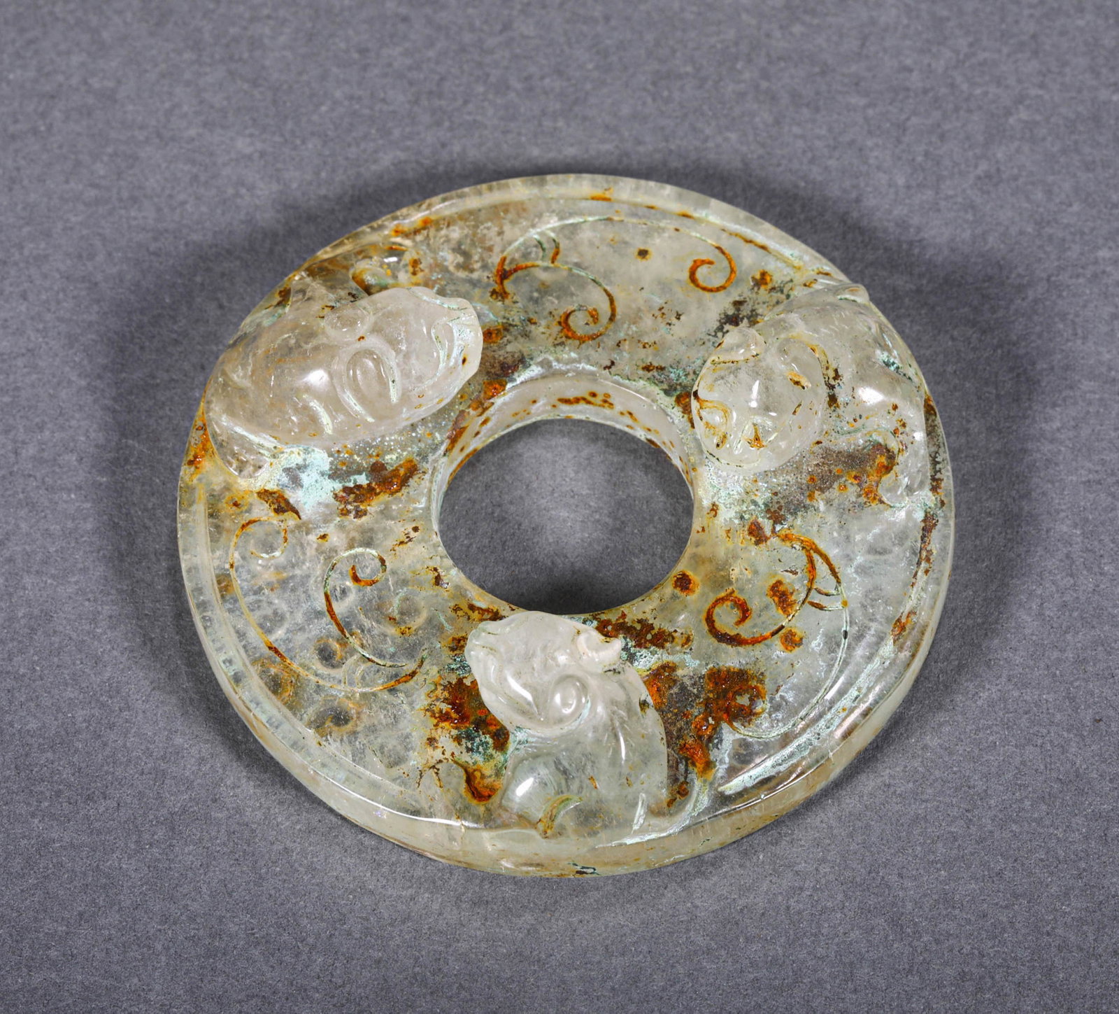 A HAN DYNASTY CRYASTAL CHI DRAGON PENDANT: A HAN DYNASTY CRYASTAL CHI DRAGON PENDANT D:6CM