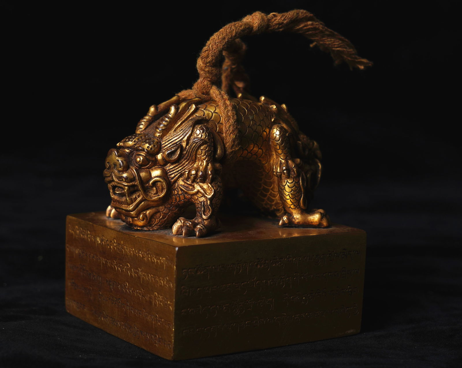 Bronze seal in animal shape of Qing Dynasty (1 of 9)