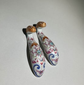 QING DYNASTY PASTEL HOOK