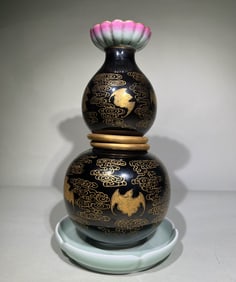 QING DYNASTY BLACK-GLAZED GOLD-PAINTED GOURD VASE WITH REVOLVING HEART