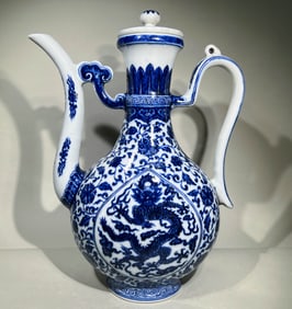 QING DYNASTY BLUE AND WHITE DRAGON PATTERN POT