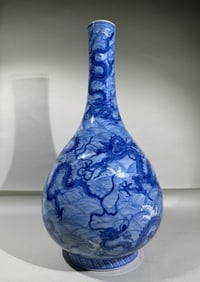 QING DYNASTY BLUE AND WHITE DRAGON PATTERN SEA BILE VASE