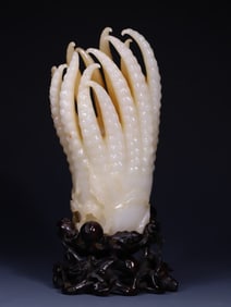 QING DYNASTY WHITE JADE BUDDHA'S HAND