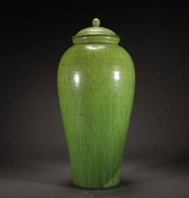 TANG DYNASTY GREEN GLAZE COVERED JAR