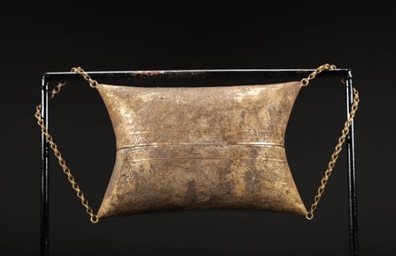 TANG DYNASTY SILVER GILT LID BOX