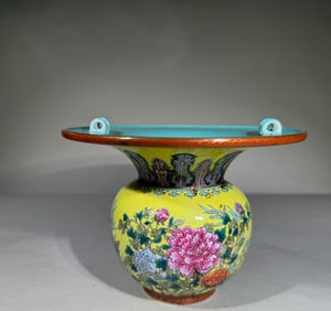 QING DYNASTY PASTEL FLOWER ARRANGEMENT