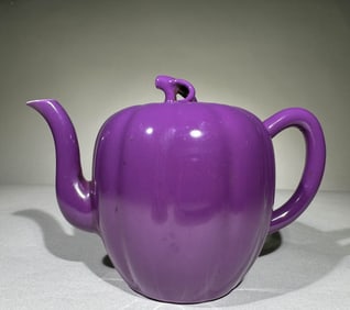 QING DYNASTY SINGLE COLOR GLAZE POT