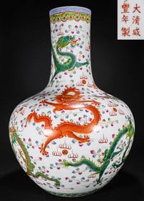 A painted Kowloon Celestial vase, Qing Dynasty, China