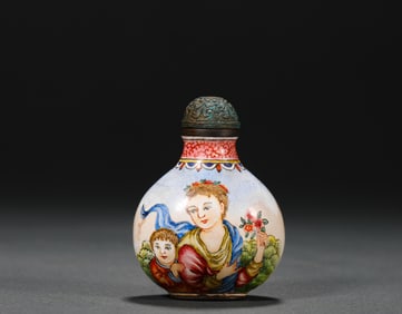 A figure copper enamel snuff bottle, Qing Dynasty, China