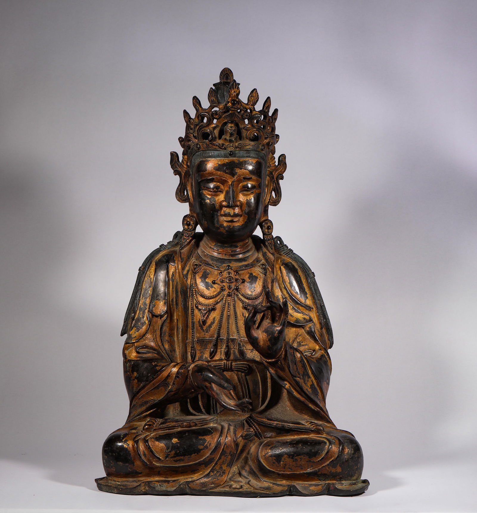 A copper-clay gold Guanyin statue, Ming Dynasty, China: Name A copper-clay gold Guanyin statue, Ming Dynasty, China Dimensions High:62cm,Wide:36cm,Weight:23260g Condition Additional photographs and Condition reports are provided by request as