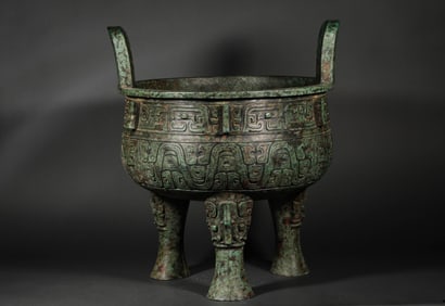Taotie bronze tripod in Shang Dynasty
