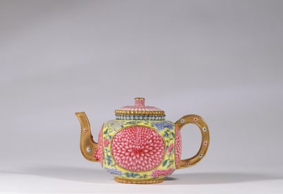 A pastel teapot, Qing Dynasty, China