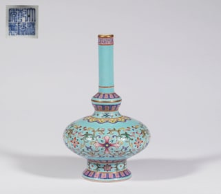 A Qianlong enamel vase with long path, Qing Dynasty, China