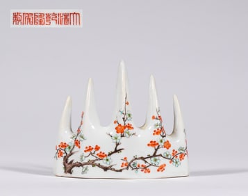 A Qianlong pastel pen holder, Qing Dynasty, China