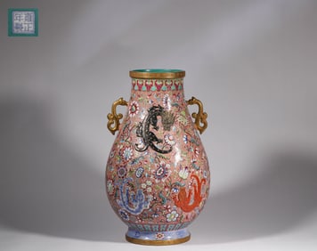 An enamel vase with color dragon pattern, Qing Dynasty, China