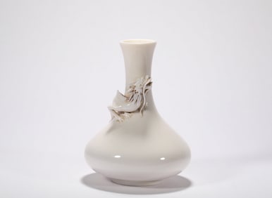 A Dehua kiln pan dragon bottle, Ming Dynasty, China