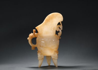 Hetian jade wine bottle in Warring States period