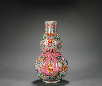 Qing dynasty Qianlong enamel color gourd bottle