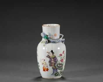 Colorful small bottle of Qing Dynasty