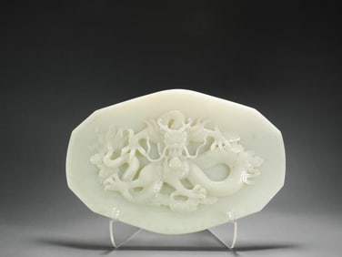 Qing Dynasty Hetian jade dragon pattern plate