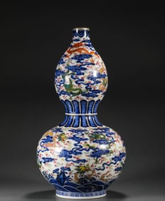 Qing Dynasty Qianlong dragon pattern bottle