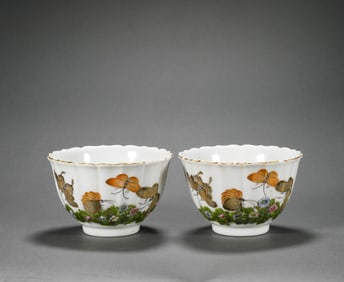 A pair of Tongzhi tea cups in Qing Dynasty