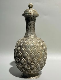 PURE ANEMONE PURE VASE FROM TANG DYNASTY
