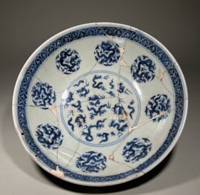 MING DYNASTY BLUE AND WHITE DRAGON PATTERN BOWL