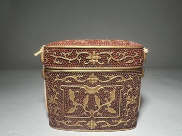 QING DYNASTY SAUCE-GLAZED PEARL GROUND-PAINTED GOLD LID BOX