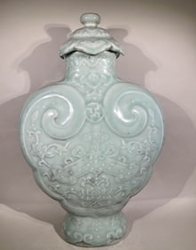 QING DYNASTY BEAN GREEN GLAZE JAR