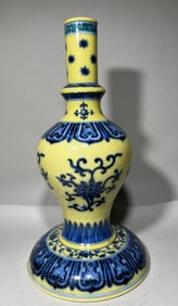 QING DYNASTY YELLOW GLAZE BLUE AND WHITE NECTAR BOTTLE