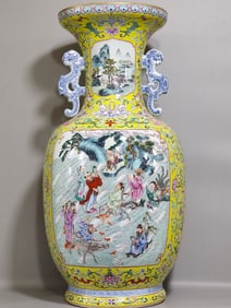QING DYNASTY PASTEL CHARACTER BOTTLE