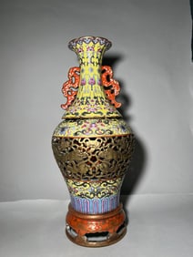 QING DYNASTY PASTEL REVOLVING BOTTLE