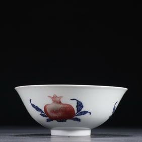 QING DYNASTY BLUE AND WHITE UNDERGLAZE RED SANDUO BOWL