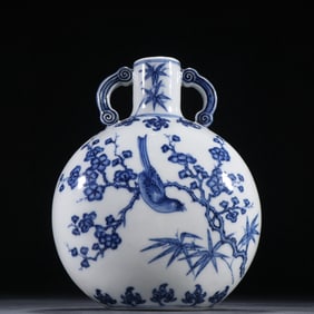 QING DYNASTY BLUE AND WHITE FLOWER AND BIRD FLAT VASE