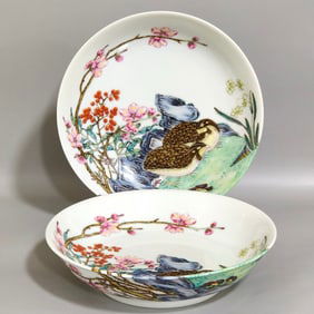 QING DYNASTY PASTEL LIVING AND WORKING PLATE
